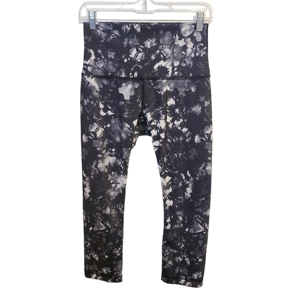 Lululemon | Women's Gray and Black Floral Cropped Align Leggings (Size 8) - Picture 1 of 10